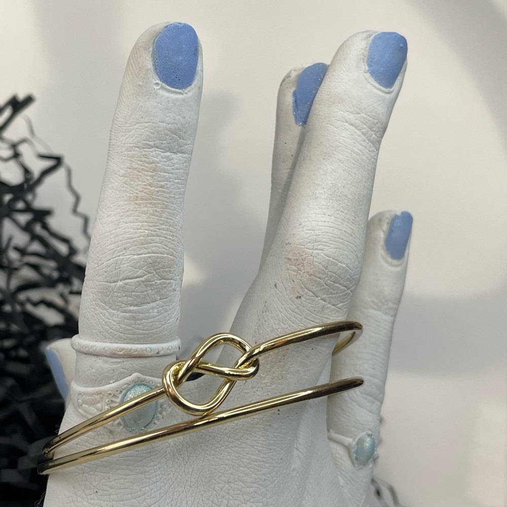 Set of two - Wire bracelets in gold 💫